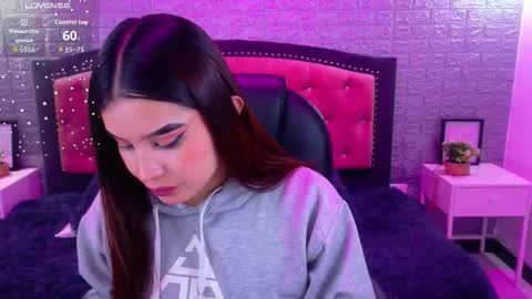 Snapshot of natalie_loffreda chatting on 11-24-25, 03:28 natalie online show from 11-24-25, 03:28