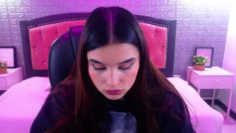 Snapshot of natalie_loffreda chatting on 11-26-25, 03:18 natalie online show from 11-26-25, 03:18