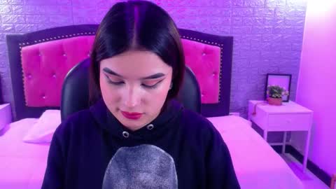 Snapshot of natalie_loffreda chatting on 11-28-25, 03:20 natalie online show from 11-28-25, 03:20