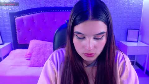 Snapshot of natalie_loffreda chatting on 12-15-25, 03:22 natalie online show from 12-15-25, 03:22