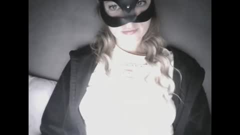 Snapshot of nataliexo111 chatting on 09-30-25, 04:01 Natali online show from 09-30-25, 04:01