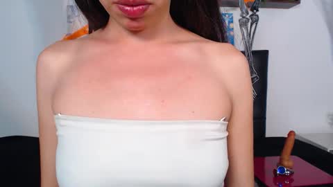 Snapshot of nataliiagp chatting on 10-11-25, 04:44 Natalia online show from 10-11-25, 04:44