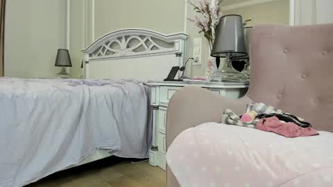 Snapshot of natalinaxxx chatting on 01-23-25, 07:22 Natalia online show from 01-23-25, 07:22