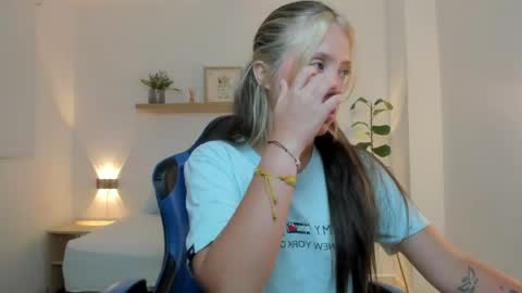 Snapshot of nataly_rodri chatting on 04-24-26, 02:36 Nataly online show from 04-24-26, 02:36