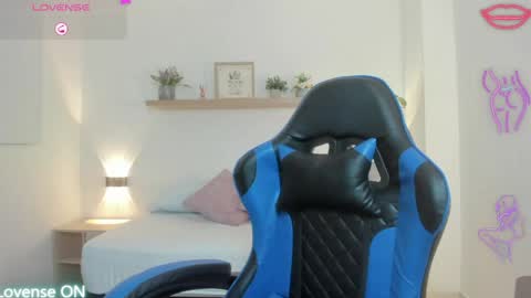 Snapshot of nataly_rodri chatting on 04-25-26, 02:14 Nataly online show from 04-25-26, 02:14