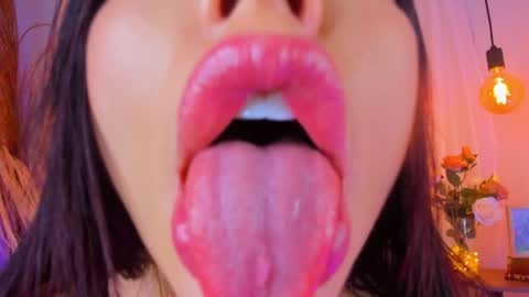 Snapshot of natasha_hartaman chatting on 01-30-25, 02:47       online show from 01-30-25, 02:47