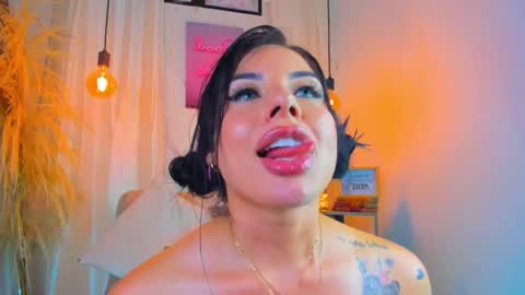 Snapshot of natasha_hartaman chatting on 03-09-25, 11:46       online show from 03-09-25, 11:46