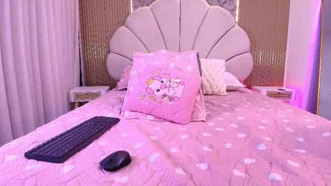 Snapshot of natasha_luna_ chatting on 11-18-25, 07:18 Natasha online show from 11-18-25, 07:18