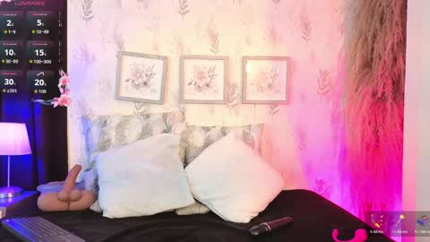 Snapshot of natashablade__ chatting on 05-18-26, 12:00 Natasha Blade online show from 05-18-26, 12:00