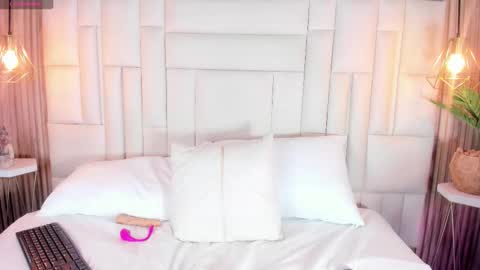 Snapshot of natashalondon_ chatting on 11-28-25, 05:59 NatashaLondon online show from 11-28-25, 05:59