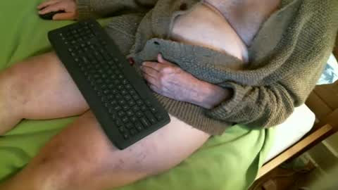 Snapshot of nate1x chatting on 12-19-24, 02:01 nate1x online show from 12-19-24, 02:01