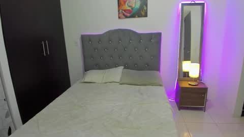 Nathalia  Take surprises in our chat. 25tkns for a hot pic. Follow me. online show from 11-30-25, 02:04