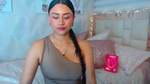 Snapshot of nathalierose_1 chatting on 05-06-26, 09:58 Nathalie Rose online show from 05-06-26, 09:58
