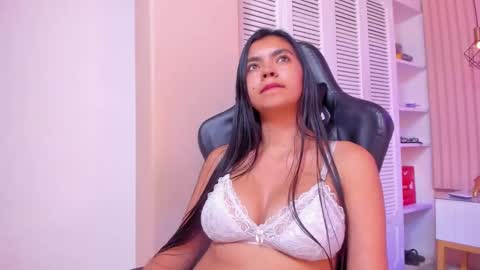 Snapshot of nathyy_garcia chatting on 01-18-25, 01:18 Nathyy online show from 01-18-25, 01:18