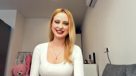 Mia online show from 04-30-26, 01:50