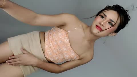 Nathalie smith online show from 06-21-26, 06:05