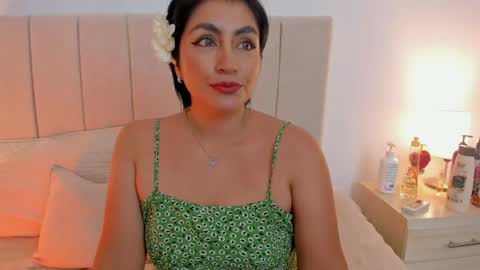 Snapshot of natty_bush chatting on 05-03-26, 12:33 Nathalie online show from 05-03-26, 12:33