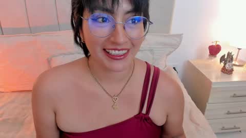 Snapshot of natty_bush chatting on 05-05-26, 08:50 Nathalie online show from 05-05-26, 08:50
