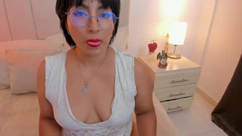 Snapshot of natty_bush chatting on 05-08-26, 09:42 Nathalie online show from 05-08-26, 09:42