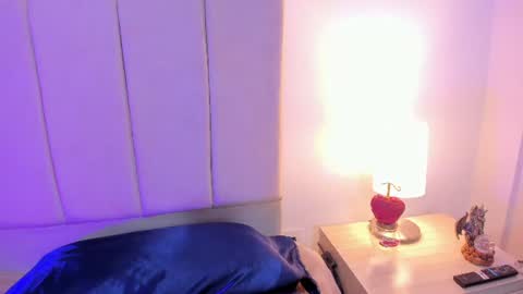 Snapshot of natty_bush chatting on 06-24-26, 06:51 Nathalie online show from 06-24-26, 06:51