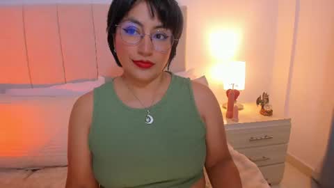 Snapshot of natty_bush chatting on 06-29-26, 09:04 Nathalie online show from 06-29-26, 09:04