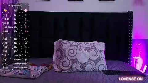 Snapshot of naturaltitss_ chatting on 12-02-24, 07:27 Gwen online show from 12-02-24, 07:27