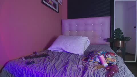 Snapshot of naturaltitss_ chatting on 12-10-24, 10:58 Gwen online show from 12-10-24, 10:58