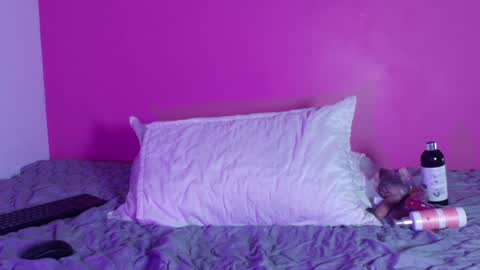 Snapshot of naturaltitss_ chatting on 12-16-24, 05:33 Gwen online show from 12-16-24, 05:33