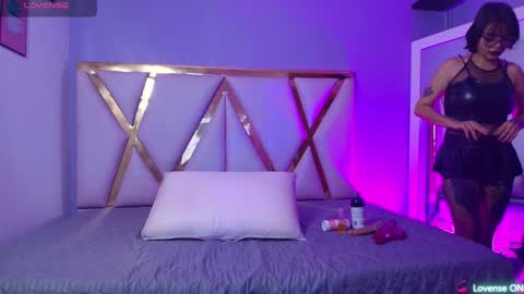 Snapshot of naturaltitss_ chatting on 12-23-24, 01:13 Gwen online show from 12-23-24, 01:13