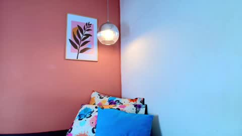 Snapshot of naturaltitss_ chatting on 01-14-25, 03:47 Gwen online show from 01-14-25, 03:47