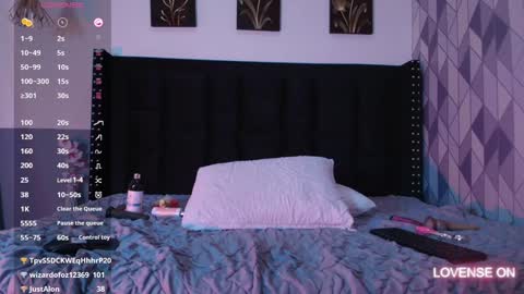 Snapshot of naturaltitss_ chatting on 01-30-25, 01:33 Gwen online show from 01-30-25, 01:33