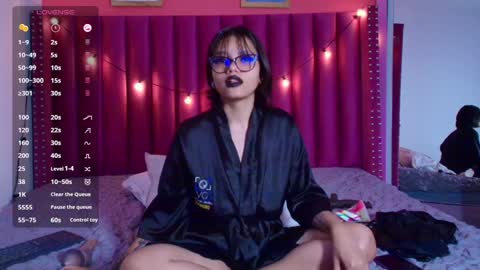 Snapshot of naturaltitss_ chatting on 01-31-25, 10:42 Gwen online show from 01-31-25, 10:42