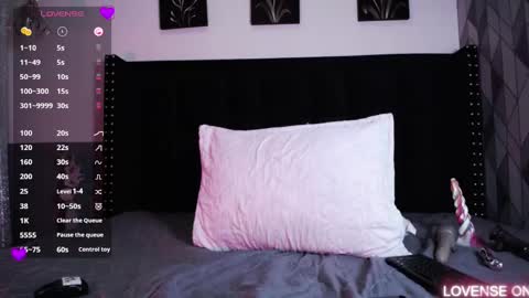 Snapshot of naturaltitss_ chatting on 03-11-25, 08:20 Gwen online show from 03-11-25, 08:20