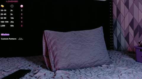 Snapshot of naturaltitss_ chatting on 09-26-25, 07:51 Gwen online show from 09-26-25, 07:51