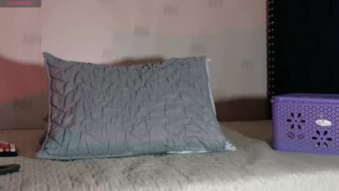 Snapshot of naturaltitss_ chatting on 10-02-25, 07:43 Gwen online show from 10-02-25, 07:43