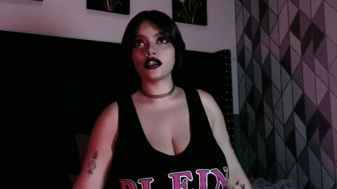 Snapshot of naturaltitss_ chatting on 10-22-25, 07:13 Gwen online show from 10-22-25, 07:13