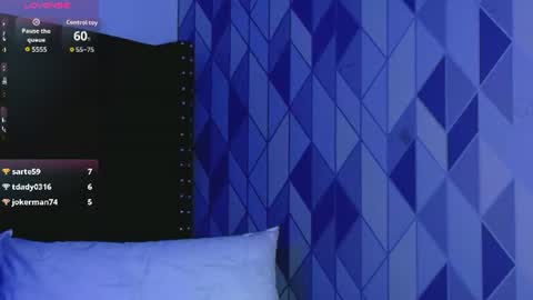 Snapshot of naturaltitss_ chatting on 07-10-26, 07:38 Gwen online show from 07-10-26, 07:38