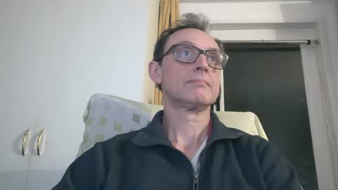 Snapshot of naturista25 chatting on 12-17-25, 09:32 naturista25 online show from 12-17-25, 09:32