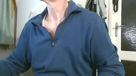 Snapshot of naturista25 chatting on 12-20-25, 02:24 naturista25 online show from 12-20-25, 02:24