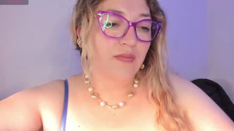 Snapshot of naty__mature_ chatting on 06-10-26, 06:51 Nataly online show from 06-10-26, 06:51