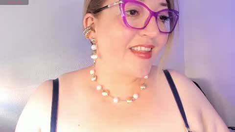 Snapshot of naty__mature_ chatting on 06-15-26, 05:37 Nataly online show from 06-15-26, 05:37