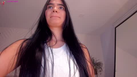 Snapshot of natyferrer chatting on 01-24-25, 05:00 Naty Ferrer online show from 01-24-25, 05:00