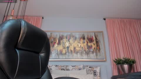 Snapshot of natyferrer chatting on 02-07-25, 10:40 Naty Ferrer online show from 02-07-25, 10:40