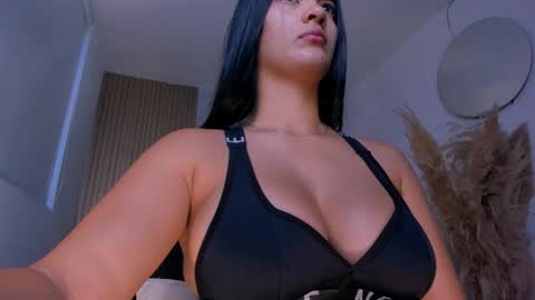 Snapshot of natyferrer chatting on 10-01-25, 10:54 Naty Ferrer online show from 10-01-25, 10:54