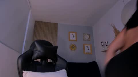 Snapshot of natyferrer chatting on 10-02-25, 10:44 Naty Ferrer online show from 10-02-25, 10:44