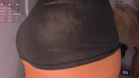 Snapshot of natyferrer chatting on 12-18-25, 12:17 Naty Ferrer online show from 12-18-25, 12:17