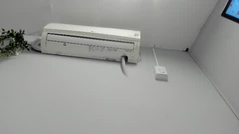 natyrussel online show from 06-18-26, 12:20