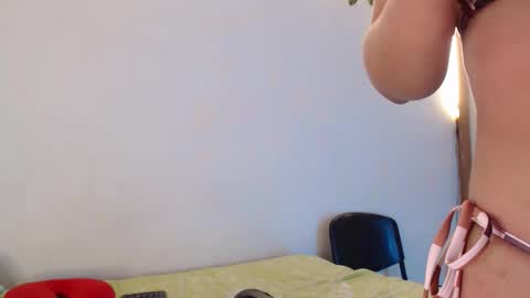 Snapshot of naudiz chatting on 01-18-26, 06:23 Eimy online show from 01-18-26, 06:23