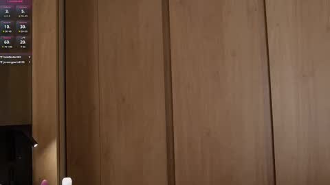 Snapshot of naughty_ananas chatting on 01-06-26, 10:45 Ananas online show from 01-06-26, 10:45