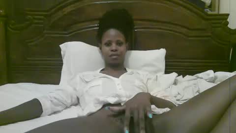 Snapshot of naughty_babe000 chatting on 12-18-25, 01:11 alisha online show from 12-18-25, 01:11